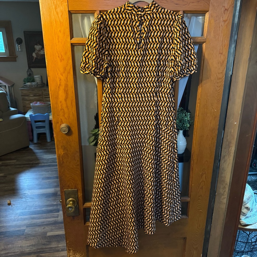 Who What Wear Black and Tan Geometric Midi Dress - Picture 5 of 7